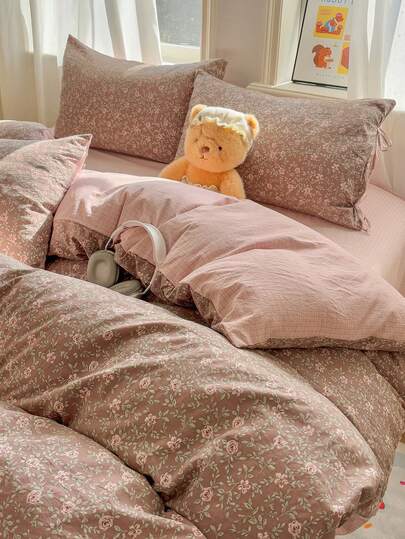 3件套100%涤纶春夏新款花卉图案床上用品套装，2个蝴蝶结枕套+1个被套（不含床单）