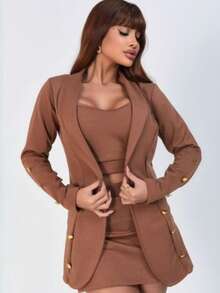 Conjunto Feminino Tres Peças  Short Saia  Cropped e Blazer com botões - Marrom - Visão 2