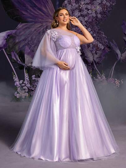 Faeriesty 优雅孕妇加大码薰衣草色不对称肩部喇叭袖长款派对礼服，上身饰有3D立体花卉贴花，营造浪漫氛围，是春季婚礼、母亲节庆祝活动、迎婴派对等场合的完美之选。