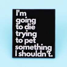 “我要死在试图抚摸不该抚摸的东西上了。” 趣味语录珐琅徽章，胸针、翻领别针、背包徽章，服装配饰，珠宝，朋友礼物 - 黑色 - 查看 5