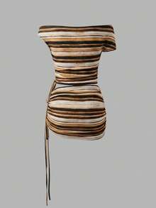 Bộ đồ nữ kiểu dáng thường ngày, gồm áo trễ vai kẻ sọc màu caramel và chân váy mini ôm sát xếp ly, phong cách nghỉ mát, mùa hè. - Sọc nâu - Xem 4