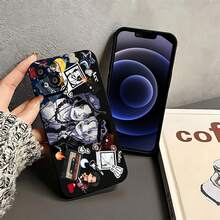 Retrato de Ace y Sabo con decoraciones animadas y música. Esta elegante funda es compatible con los modelos  17, 16, 15, 14 Pro Max, 13, 12, 11, XR y XS Plus. Fabricada en TPU flexible, resistente a golpes y arañazos, ofrece una excelente protección contra caídas y un agarre cómodo. Es un regalo ideal para familiares, amigos y seres queridos, y una opción perfecta para festivales. - Negro - Ver 4