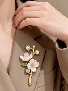 1Pcs Vintage Style Green Jasmine Flower Brooch With Pearl Accents Plant Botanical Floral Pin For Women Anti Slip Safety Clasp For Suits Blazers Dresses Shawls Elegant Pearl Corsage Leaf Design Accessory For Daily Wear Office Wedding Party Formal Events Thanksgiving Christmas Mothers Day Gift For Her Mom Wife Daughter Friend - trắng - Xem 2