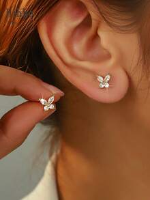 Hihho زوج من أقراط الأذن بشكل فراشة من الزركونيا المكعبة، مناسبة للاستخدام اليومي للنساء، المدرسة، الذهاب للعمل، ويمكن أن تكون هدية عيد ميلاد للزميلات والأخوات والبنات - متعدد الألوان - مشاهدة 6