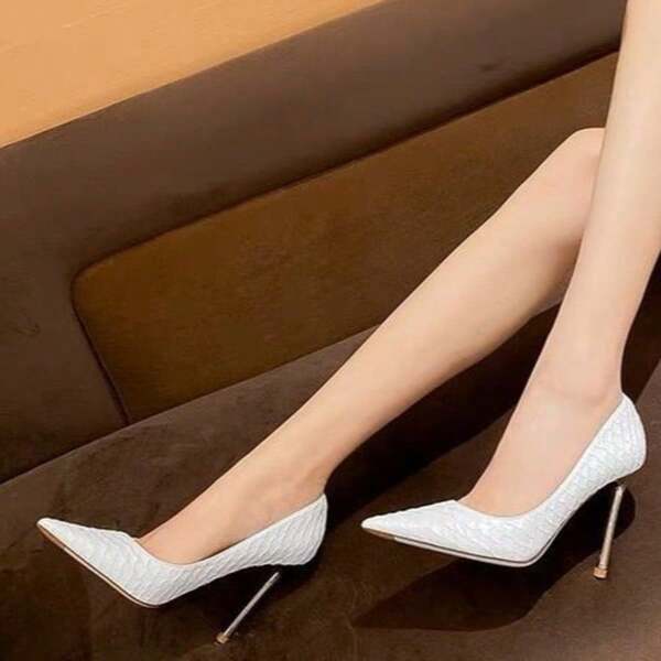 Zapatos elegantes de tacón alto para mujer: zapatos de salón con punta afilada y tacón fino, modernos y versátiles.