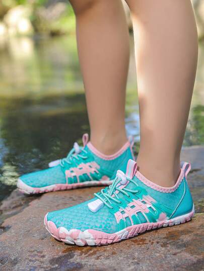 1 Pair Girls' Adjustable Buckle Mesh Upper Slip-On Rubber Sole Children's Water Shoes & Beach Shoes, Suitable For Beach Play And Outdoor Wading