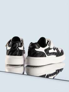 TATORHT 1 Pair Unisex Kids Soft Sole Anti-Slip Casual Leather Sneakers, Versatile, Suitable For Spring, Summer, Autumn, Winter - Black - View 4