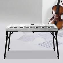 gladney Soporte plegable para teclado de alta resistencia con capacidad de carga de 150 kg, altura de 65-82 cm, ancho de 71.5-107.5 cm, pies antideslizantes, acolchado de EVA, perillas de extracción rápida, transporte compacto - Negro - Ver 2