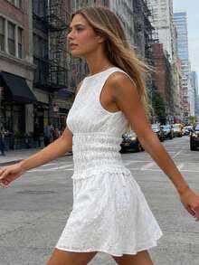 Vestido mini de verano para mujer, sin mangas, con estampado de rayas y cuello barco, ajustado a la cintura - Blanco - Ver 3