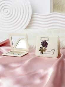 1个Y2K风格英文字母系列便携式化妆镜，可折叠轻巧便携，全皮材质，适合各种场合，可折叠方形口袋镜，复古花卉3D英文字母印花设计，180°翻盖，多功能 - 彩色 - 查看 8