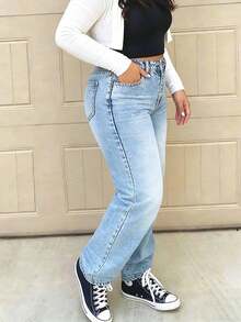 Plus Size Women Loose Straight Leg Jeans - Light Wash - View 4