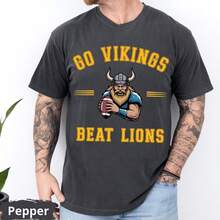 Go Vikings Beat Lions Shirt, Minnesota Football Tee, Rivalry Fan Shirt, Vikings Game Day Gift, Unise - 黑色 - 查看 1