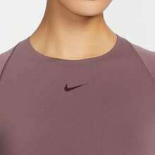 Nike 女士 AS W NK DF UNVRSA SS TOP SNL 短袖针织圆领短袖T恤 TIO1272-502 - 紫色 - 查看 4