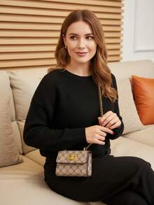 Mini Square Bag, Geometric Pattern Chain Turn Lock, PU Valentine's Day Gift, Beach Bag, Vacation Essential, Cruise Must-Have. Perfect For Commuting, Classes, Shopping, Travel, Dates, Beach Outings, Seaside Getaways, Holidays, And More. Handbag, Women's Tote Bag, Travel Bag, Women's Tote Bag, Women's Fashion Backpack, Beach Bag, Beach Tote Bag, Women's Beach Accessories, Luggage, Women's Clutch, Women's Shoulder Bag, Women's Multi-Function Backpack, Messenger Bag. Travel Essentials, Air Travel Must-Haves. New Year Gifts, Women's Gifts. - 彩色 - 查看 8