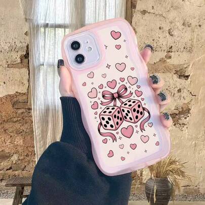 1pc Fashionable Wavy Irregular Protective Phone Case, Dice, Bow, Heart Elements Design, Ideal Daily Choice For Women, Compatible With IPhone17Air/17pro/17promax/17/16e/16/15/14/13/12/11/X/Xr/8/7/GalaxyA14/A15/A54/S24/S24Ultra Series