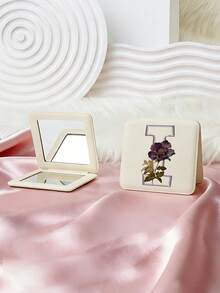 1个Y2K风格英文字母系列便携式化妆镜，可折叠轻巧便携，全皮材质，适合各种场合，可折叠方形口袋镜，复古花卉3D英文字母印花设计，180°翻盖，多功能 - 彩色 - 查看 25