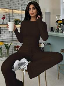 女士时尚短款长袖上衣搭配修身喇叭裤运动套装，春夏款 - 咖啡棕 - 查看 4