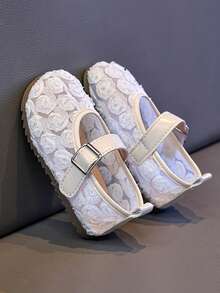 1双玫瑰花图案网眼公主鞋，软底防滑，深受女婴喜爱 - 米色 - 查看 4