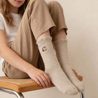 5双男女通用可爱水豚卡通袜子，黑色、白色、卡其色中筒袜，柔软舒适，春季家居装饰袜