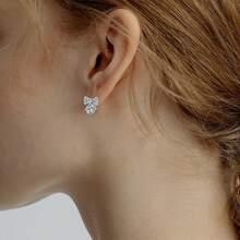 Pendientes de mariposa con circonita cúbica de plata de ley 925, pendientes minimalistas adecuados para uso diario, regalo de cumpleaños - Plateado - Ver 3