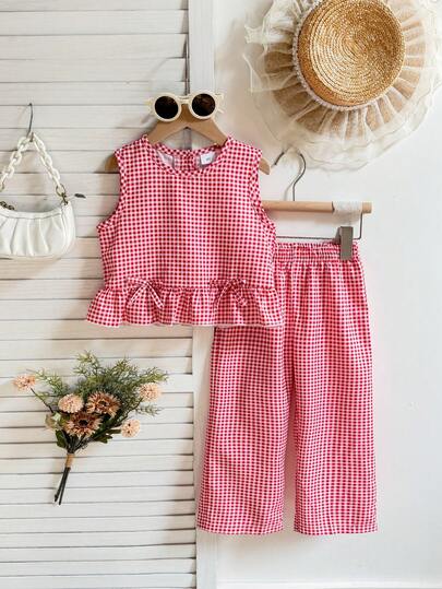 Bộ đồ mùa hè thời trang, thanh lịch, ngọt ngào cho bé gái, gồm áo ba lỗ kẻ caro đỏ trắng và quần cùng màu, thích hợp mặc đi phố, mặc hàng ngày và mặc ở quê.