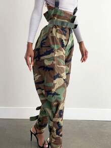 Magic Mia Valentine's Day, Date Night Outfit, Gifts For Her Women's Camo Print Two-Piece Outfit - Adjustable Suspender & High-Waisted Baggy Cargo Pants For Urban Street Outings,  Social Gatherings (Baggy Cargo Silhouette & Bold Camo Pattern) For Effortlessly Cool Stylish Looks - 迷彩 - 查看 3