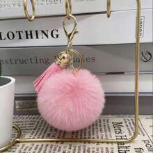 Bộ móc khóa tua rua mềm mại đáng yêu này là một món quà nhỏ bất ngờ dành cho chính bạn hoặc bạn bè. Chất liệu bông xù mềm mại tạo cảm giác thoải mái, và những chiếc tua rua sống động làm tăng thêm vẻ tươi tắn. Bạn có thể dễ dàng móc chúng vào chìa khóa để tránh bị mất, đồng thời làm cho túi xách của bạn thêm phần bắt mắt. Vô cùng tiện lợi cho việc sử dụng hàng ngày. - Cà phê nâu - Xem 3