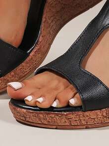 Sandalias de cuña de 4.3" con suela gruesa y diseño de punta abierta para mujer, de moda, versátiles y elegantes - Negro - Ver 5