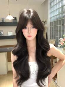 SHUDUO 一顶耐热合成假发。采用黑棕渐变色设计，中分造型。由纤维材质制成，外观自然逼真，非常适合日常佩戴。（不含配饰） - Black-brown - 查看 3