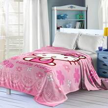 SANRIO Chăn nỉ mềm mại với họa tiết hoa Hello Kitty dễ thương, nền màu hồng, hình Hello Kitty ở trung tâm đội vòng hoa, bao quanh là bướm và hoa, mang lại sự ấm áp và mềm mại, thích hợp cho ghế sofa, giấc ngủ trưa, trang trí giường ngủ. - Nhiều màu - Xem 4
