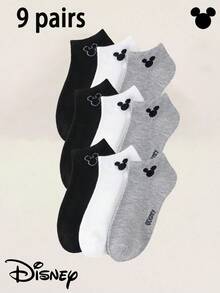 Disney 1/3/9/15 双装米奇老鼠袜子，采用经典的米奇设计元素。这款袜子为经典的黑色，带有小标签设计，配色简洁，透气性好，是一款百搭的基础款中筒袜，适合日常穿着或四季运动。另有白色和灰色纯色可选，设计时尚醒目。 - 彩色 - 查看 12