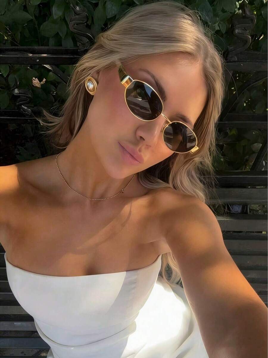 Óculos de Sol Vintage Feminino de Metal, Formato Oval - Acessório Retrô para Praia e Atividades ao Ar Livre, Ideal para Férias e Uso Diário - Dourado - Visão 1