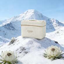 Túi đựng mỹ phẩm Chanel bằng nhung trắng, chất liệu dệt tinh tế, kiểu dáng nổi bật và khác biệt, quai xách tay, khóa kéo mạ vàng, kiểu dáng thời trang, thích hợp làm quà tặng, du lịch cao cấp và sử dụng hàng ngày. - trắng - Xem 5