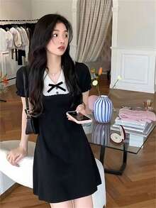 夏季黑白撞色针织迷你连衣裙 - 优雅纯正的Yurty甜美休闲学院风街头Y2K短袖彼得潘领蝴蝶结装饰荷叶边袖口修身A字女装连衣裙及上衣 | 适合年轻女士、甜美女孩、Y2K女孩和性感女孩，完美适用于情人节/妇女节/母亲节/休闲聚会/海滩度假/派对聚会/返校季/婚礼季/音乐节/2026春季学院风针织连衣裙 - 黑色 - 查看 4