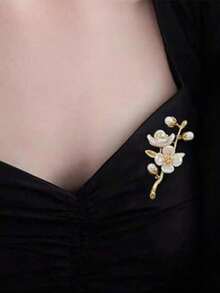 1Pcs Vintage Style Green Jasmine Flower Brooch With Pearl Accents Plant Botanical Floral Pin For Women Anti Slip Safety Clasp For Suits Blazers Dresses Shawls Elegant Pearl Corsage Leaf Design Accessory For Daily Wear Office Wedding Party Formal Events Thanksgiving Christmas Mothers Day Gift For Her Mom Wife Daughter Friend - trắng - Xem 9