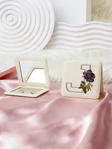 1个Y2K风格英文字母系列便携式化妆镜，可折叠轻巧便携，全皮材质，适合各种场合，可折叠方形口袋镜，复古花卉3D英文字母印花设计，180°翻盖，多功能 - 彩色 - 查看 15