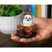 3英寸银色水牛哈利波特海德薇猫头鹰迷你雪球，带旋转白色雪花 | 收藏品展示 | 高3英寸 - 彩色 - 查看 2
