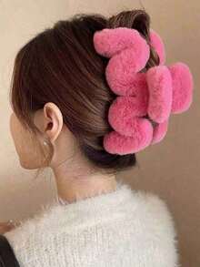 1pc Solid Color Fluffy Autumn/Winter Hair Claw, Fashionable High-End Thick Hair Clip, Cute Magenta Cartoon Side Clip Plush Hair Clutch Winter Hair Accessories - Hot Pink - 查看 5