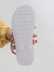 Dép xỏ ngón đế bằng màu trơn thời trang dành cho nữ cỡ lớn 35-45, thích hợp cho kỳ nghỉ, du lịch mùa hè, mặc thường ngày, màu hồng, nhiều màu sắc, dép đi biển đa năng, nhiều màu để lựa chọn. - Vải màu hồng với những đường nét tinh tế - Xem 8