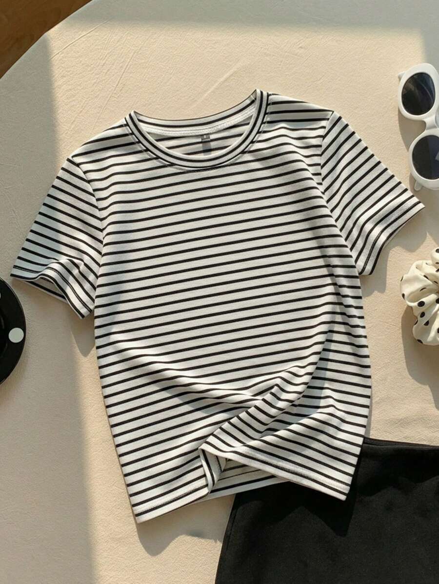 1pc Girls All-Match Black & White Striped Short Sleeve T-Shirt, Round Neck, Versatile Summer Top - White - View 1