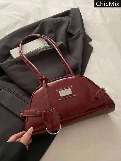 Bolso de hombro elegante para mujeres de cuero suave y liso con accesorios colgantes, diseño de etiqueta de hardware versátil de unicolor personalizado. Adecuado para compras, carteras, compras, mujeres jóvenes, estudiantes universitarios, recién llegados y trabajadores de cuello blanco. Son muy adecuados para oficinas, universidades, trabajo, negocios, viajes al trabajo, actividades al aire libre, viajes y salidas.