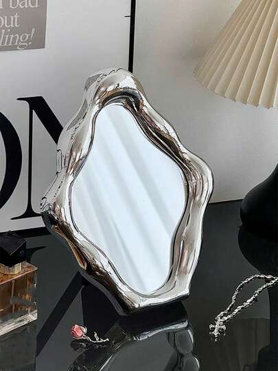 1 pieza Espejo de maquillaje de escritorio con acabado plateado, espejo de tocador para dormitorio, espejo portátil para estudiantes, espejo de tocador giratorio de alta definición, empaque individual