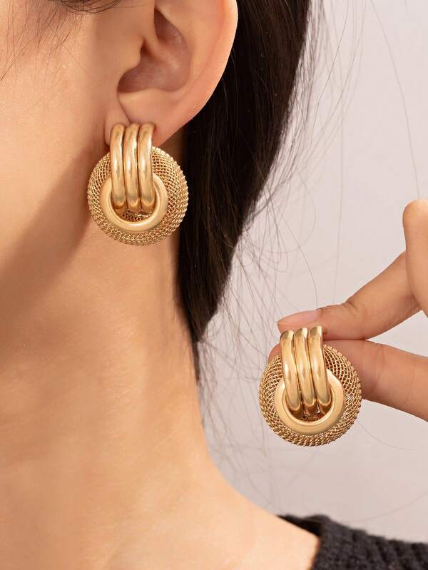 1 Pair Retro Metallic Mesh Round Stud Earrings, Luxurious And Elegant Design. Featuring A Bold Circular Shape That Combines Vintage Charm And Modern Aesthetics, These Earrings Can Elevate Any Outfit, From Workwear To Party Attire, Adding A Touch Of Sophistication And Fashion.
