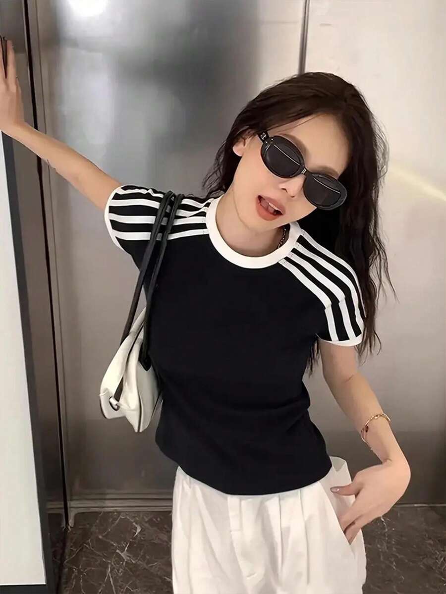 4-Stripe 女款学生简约黑色街头风休闲通勤个性化 Y2K 修身性感圆领短袖 T 恤，春夏款 - 黑色 - 查看 1