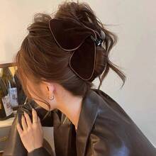 1 件优雅柔软的法式丝绒发夹，秋冬新年款式 - 采用柔软丝绒蝴蝶和鲨鱼设计，女士礼物 - 植絨抓夾 - 查看 7