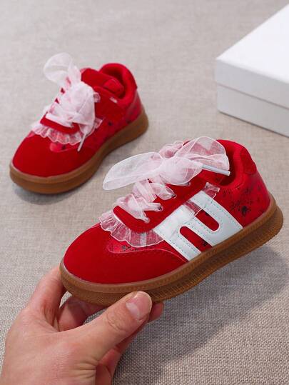 1 Pair Casual & Fashionable Children's Skateboard Shoes, Suitable For Indoor/Outdoor Wear, Made Of PU Leather Patchwork Upper, Soft, Comfortable, Lightweight, Solid Color Design, Simple & Versatile, Convenient Hook And Loop Closure