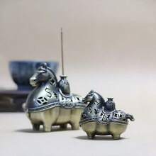 Escultura de caballo portador de riqueza | Quemador y difusor de aromaterapia de dos en uno, con diseño de bolsa de la fortuna y moneda hueca para el hogar y la oficina - 1PC - Ver 5
