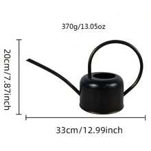 Bình tưới cây bằng sắt đen mờ, bình tưới có vòi dài dùng cho cây mọng nước và cây trồng trong nhà, bình hoa trang trí để bàn. Tưới tiêu làm vườn: Thích hợp để tưới hoa pansy, cây mọng nước, thảo mộc và các loại cây trồng trong nhà khác, vòi dài giúp tưới nước chính xác vào đất, giảm thiểu nước bắn tung tóe. Phụ kiện trang trí: Có thể dùng làm bình cắm hoa khô, hoặc đặt trên bàn làm việc, bệ cửa sổ để trang trí, phù hợp với phong cách nhà Bắc Âu, công nghiệp và tối giản hiện đại. - Bình tưới cây bằng sắt màu đen mờ - Xem 2