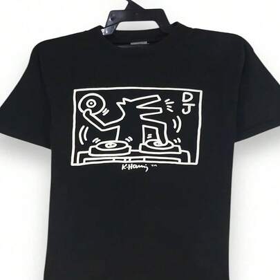 Vintage Jaren 90 Keith Haring Dj Hond Dj Tekening Editie Serij Opear Project Sculptuur Kunst Tshirt T-Shirts Camiseta unisex 100 % algodón, 220 g. Camiseta deportiva para mujer, 100 % algodón, ideal para cualquier ocasión. Unisex. Tejido resistente y de alta calidad, ideal para todas las estaciones, suave al tacto, ideal para vacaciones. Un regalo personalizado para mujer.
