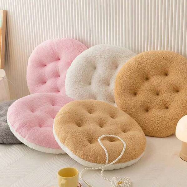 This Thick Winter Round Plush Cushion Is Suitable For Office, Car, Sitting On The Ground For A Long Time, And Various Occasions. It Is Both A Seat Cushion And A Backrest, Which Can Support The Buttocks. It Can Keep Warm Throughout The Winter, Soft And Comfortable, Suitable For Daily Office Use, And Is Also An Ideal Choice For Gifts To Family And Friends.
